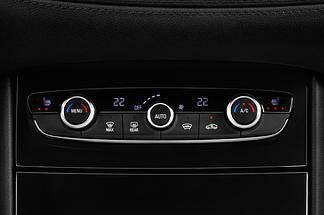 Opel Grandland X (Baujahr 2018) Innovation 5 Türen Temperatur und Klimaanlage