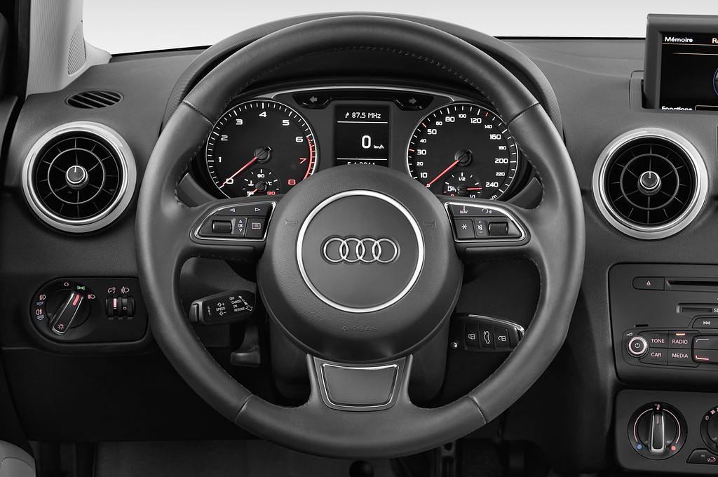 Audi A1 (Baujahr 2011) Ambition 3 Türen Lenkrad