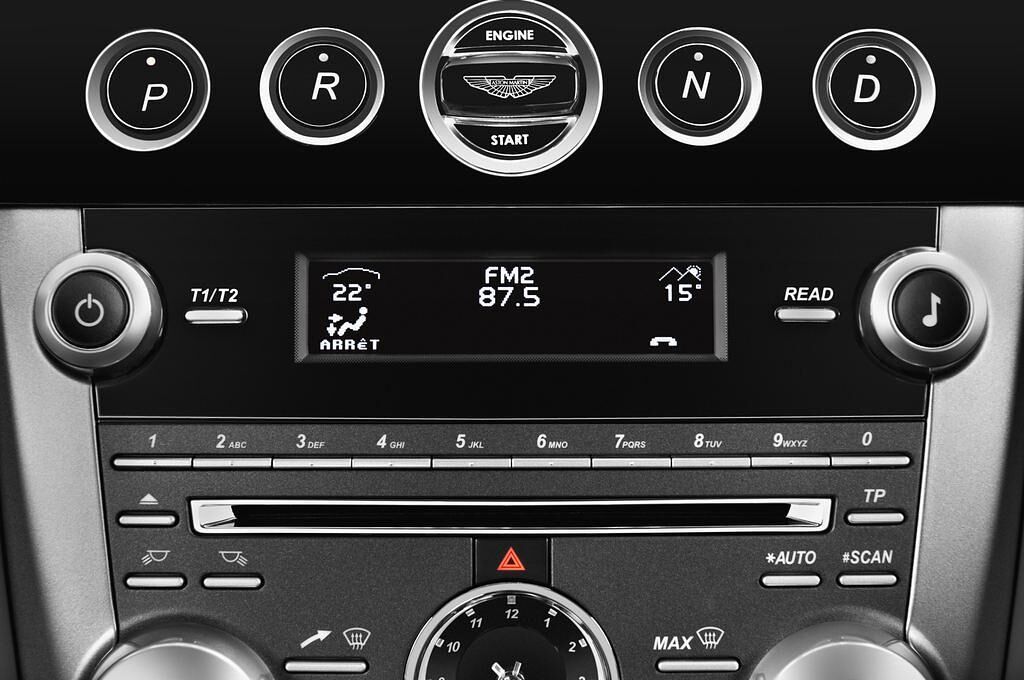 Aston Martin Virage (Baujahr 2012) - 2 Türen Radio und Infotainmentsystem