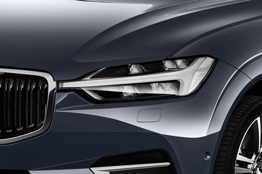 Volvo XC60 (Baujahr 2018) Inscription 5 Türen Scheinwerfer