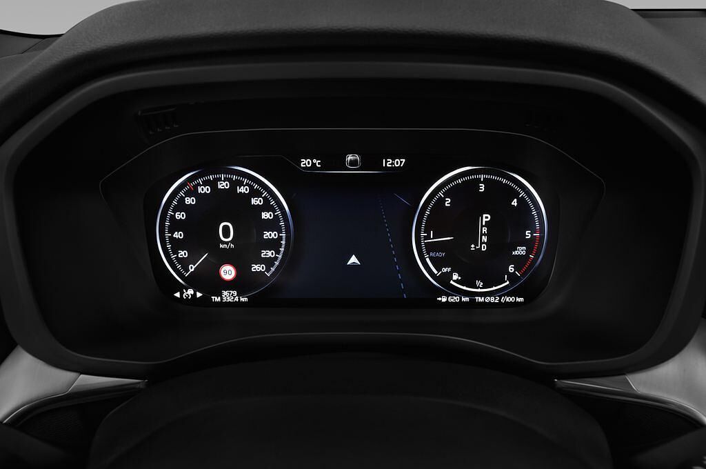 Volvo XC60 (Baujahr 2018) Inscription 5 Türen Tacho und Fahrerinstrumente