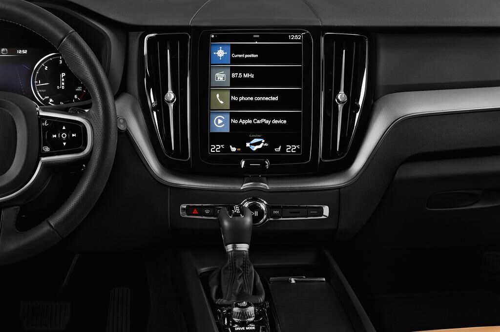 Volvo XC60 (Baujahr 2018) Inscription 5 Türen Mittelkonsole