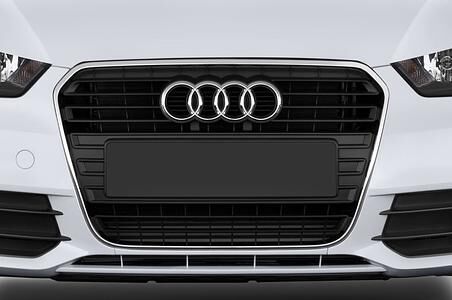 Audi A1 Sportback (Baujahr 2012) Ambition 5 Türen Kühlergrill und Scheinwerfer