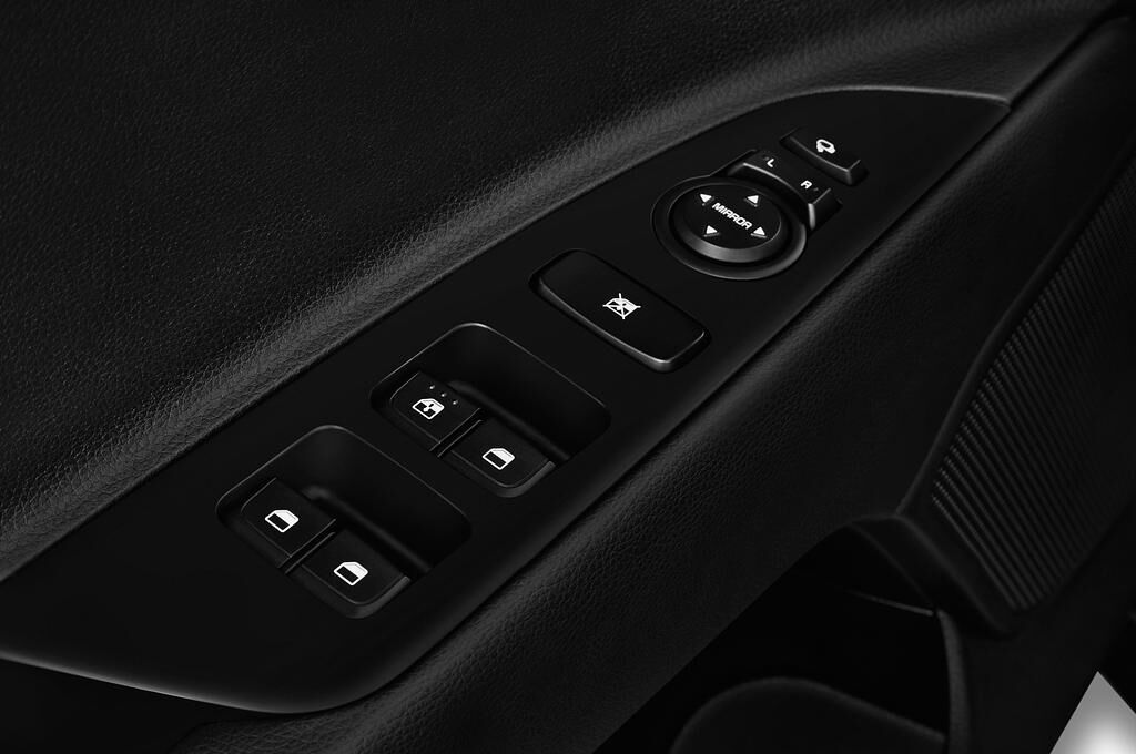 KIA Stonic (Baujahr 2018) Platinum Edition 5 Türen Bedienungselemente Tür