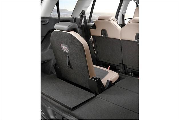 Die Möbel in der dritten Reihe bieten auch Erwachsenen Platz