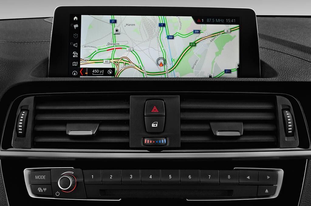 BMW 2 Series (Baujahr 2018) Sport Line 2 Türen Radio und Infotainmentsystem