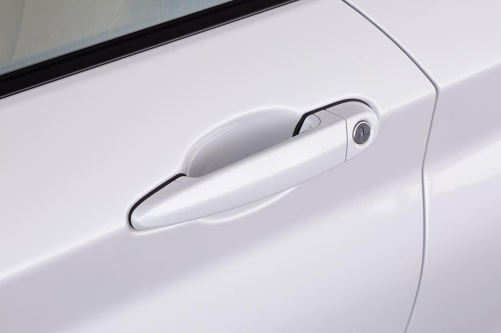 BMW 2 Series (Baujahr 2018) Sport Line 2 Türen Türgriff