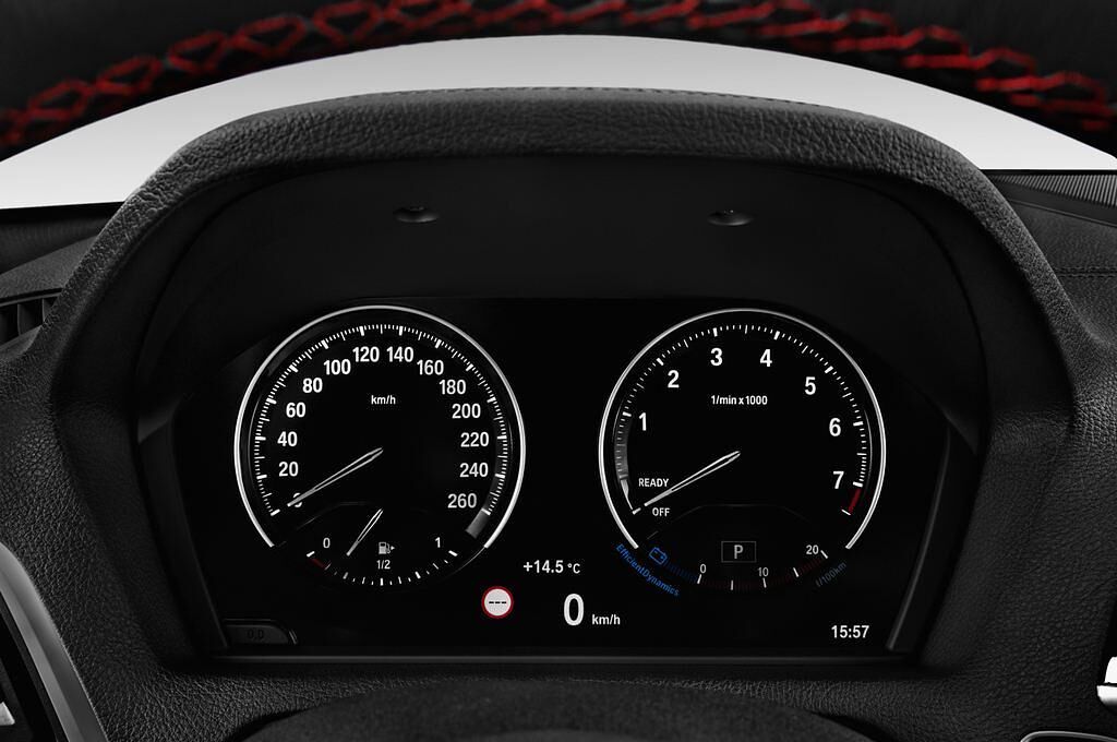 BMW 2 Series (Baujahr 2018) Sport Line 2 Türen Tacho und Fahrerinstrumente