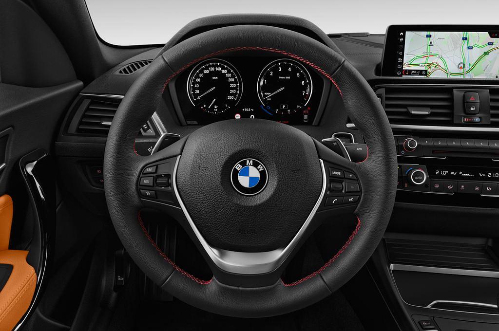 BMW 2 Series (Baujahr 2018) Sport Line 2 Türen Lenkrad