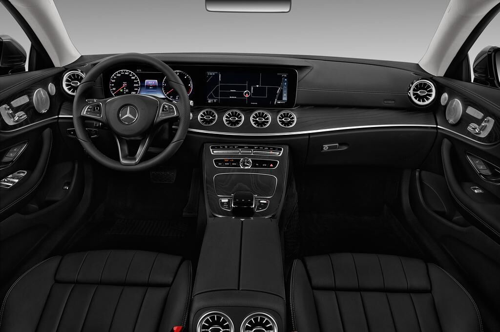 Mercedes E Class (Baujahr 2018) - 2 Türen Cockpit und Innenraum