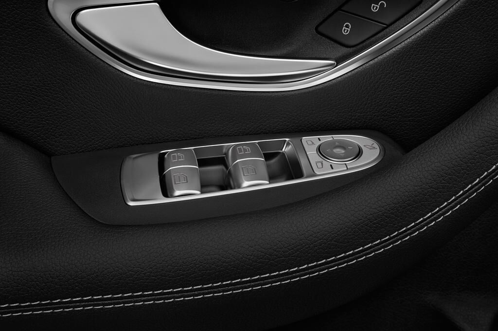 Mercedes E Class (Baujahr 2018) - 2 Türen Bedienungselemente Tür