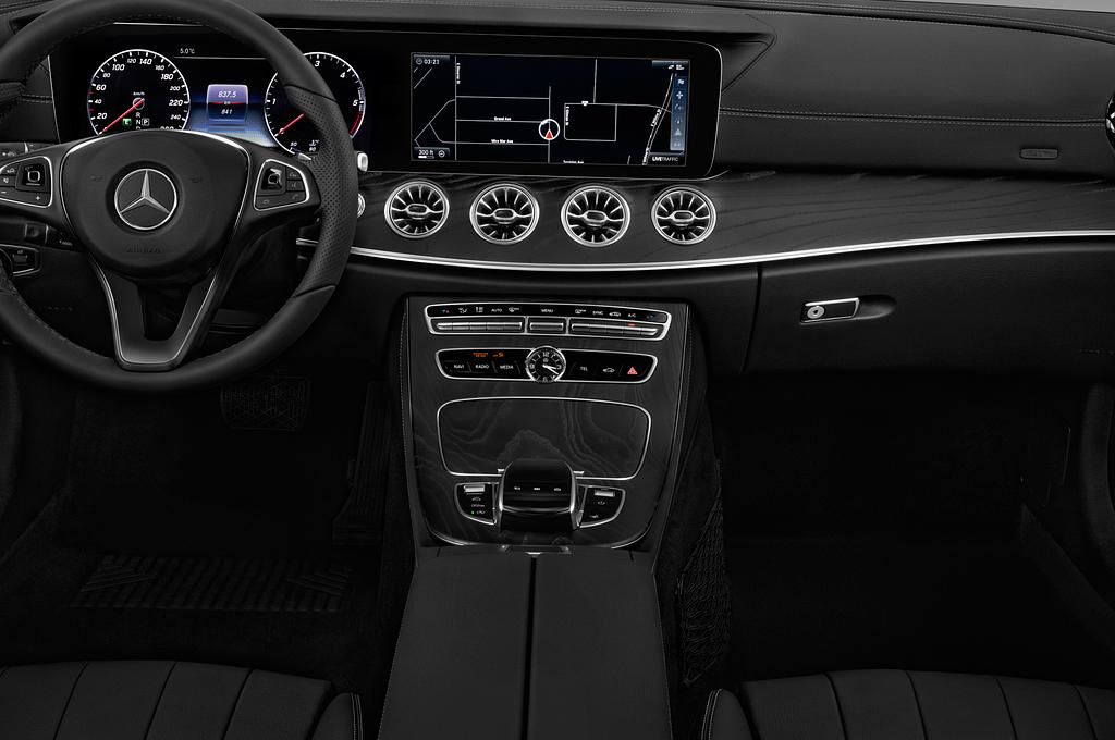 Mercedes E Class (Baujahr 2018) - 2 Türen Mittelkonsole