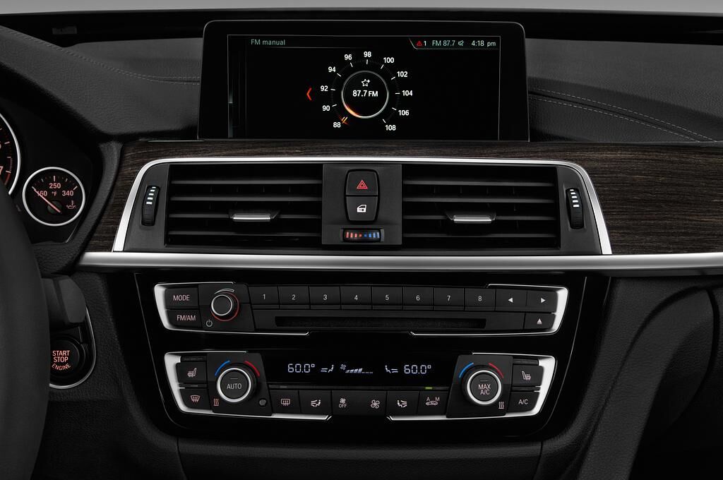 BMW 4 Series (Baujahr 2018) Sport 2 Türen Radio und Infotainmentsystem