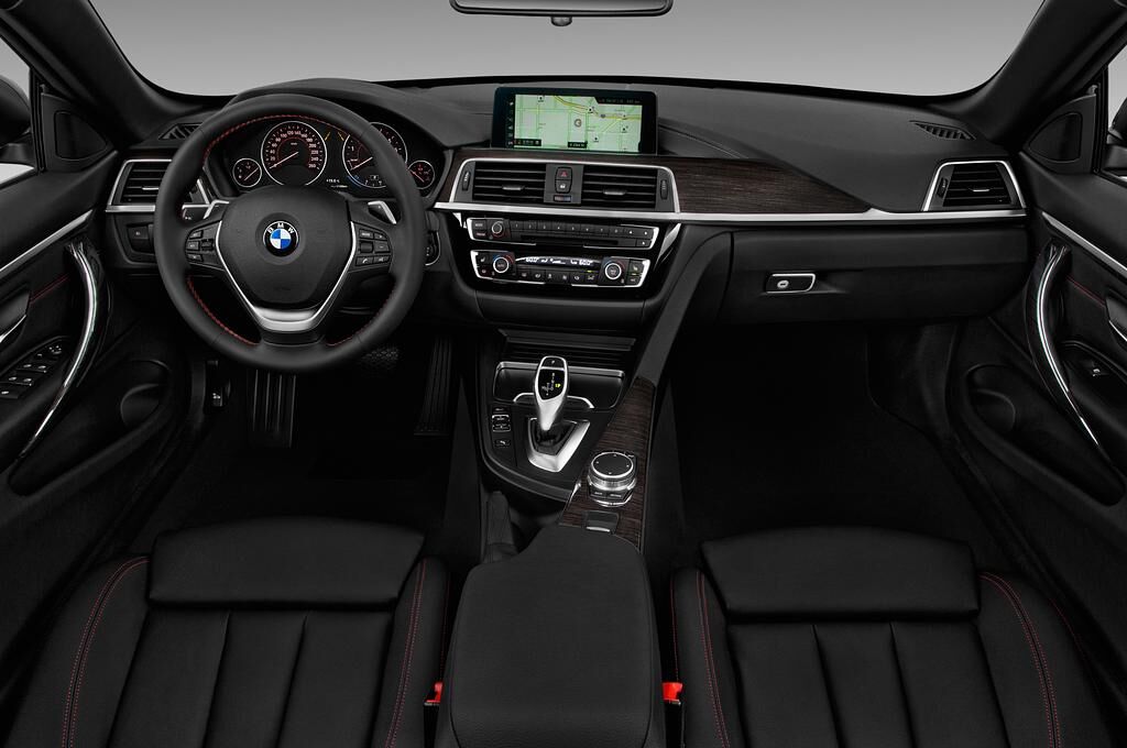 BMW 4 Series (Baujahr 2018) Sport 2 Türen Cockpit und Innenraum