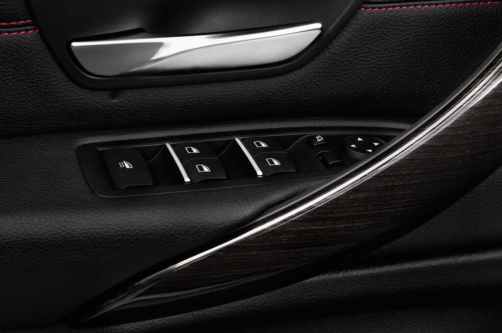 BMW 4 Series (Baujahr 2018) Sport 2 Türen Bedienungselemente Tür