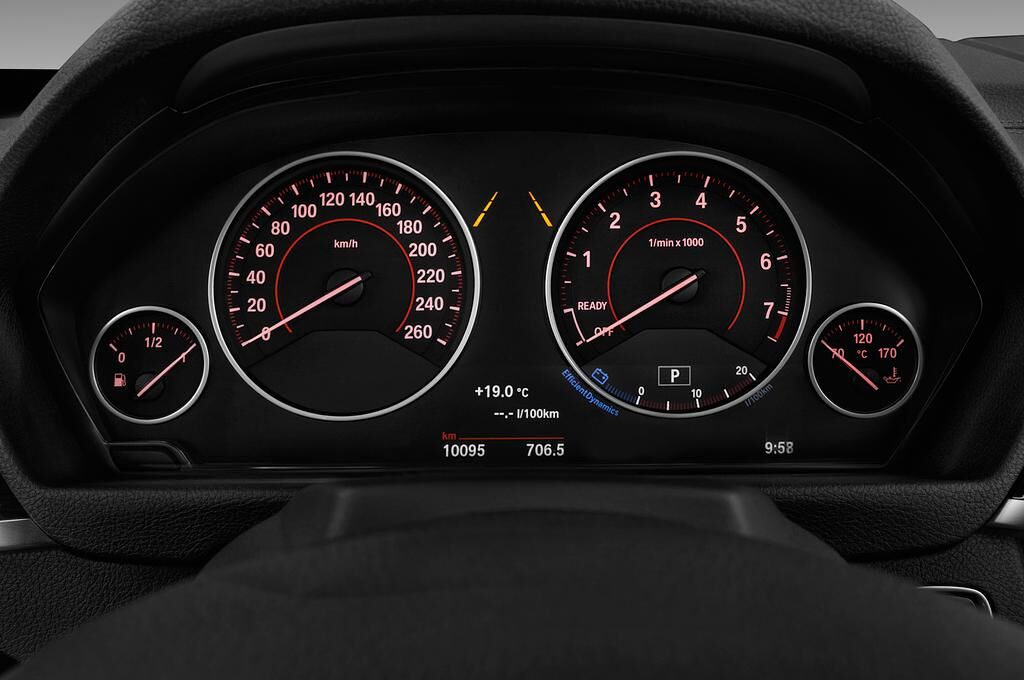 BMW 4 Series (Baujahr 2018) Sport 2 Türen Tacho und Fahrerinstrumente