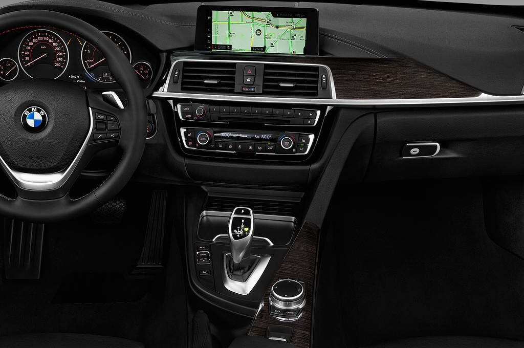 BMW 4 Series (Baujahr 2018) Sport 2 Türen Mittelkonsole