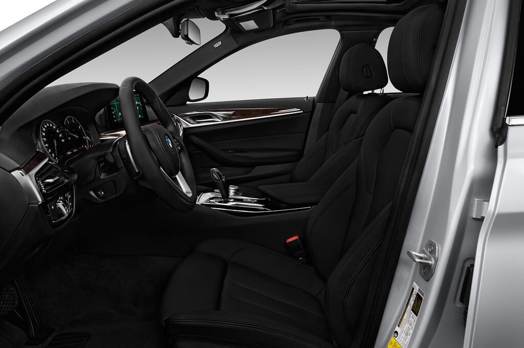 BMW 5 Series (Baujahr 2018) Sport 4 Türen Vordersitze