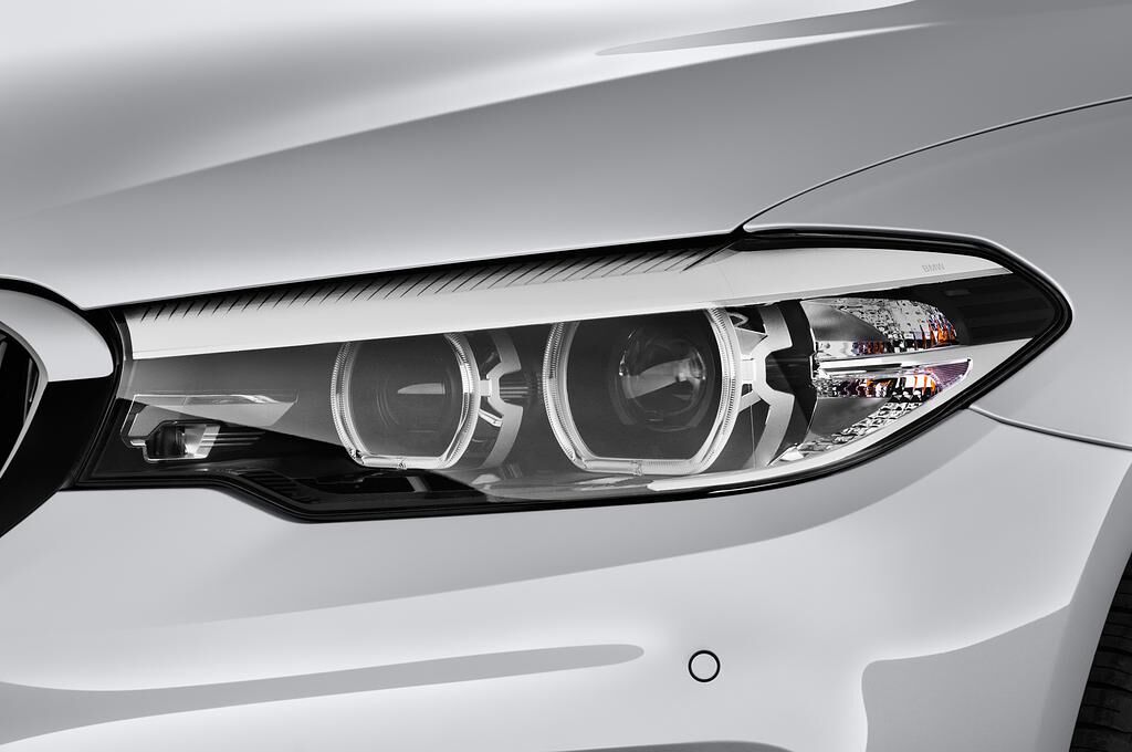 BMW 5 Series (Baujahr 2018) Sport 4 Türen Scheinwerfer