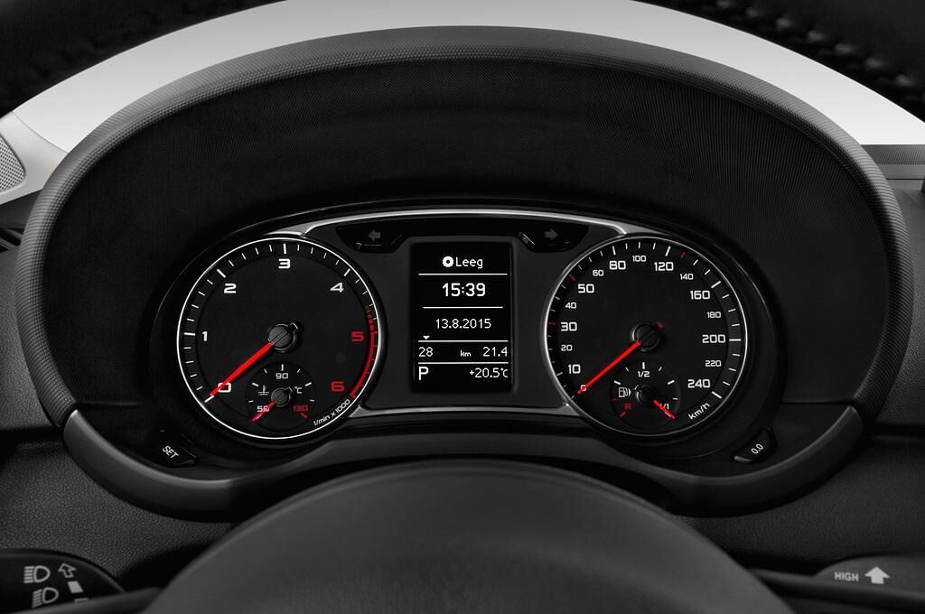 Audi A1 Sportback (Baujahr 2016) - 5 Türen Tacho und Fahrerinstrumente