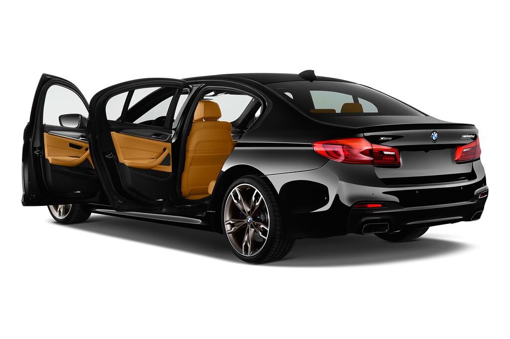 BMW 5 Series (Baujahr 2018) - 4 Türen Tür geöffnet