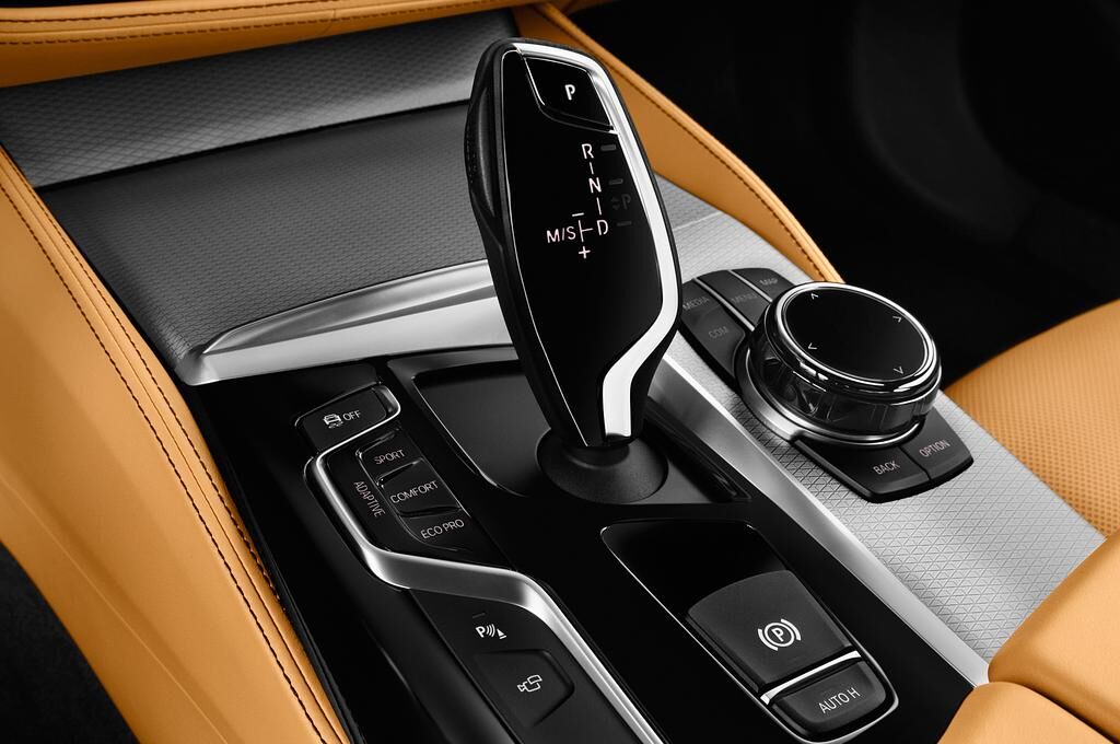 BMW 5 Series (Baujahr 2018) - 4 Türen Schalthebel