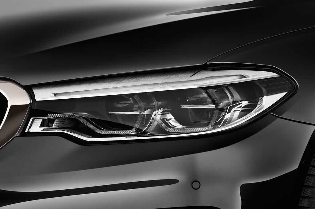 BMW 5 Series (Baujahr 2018) - 4 Türen Scheinwerfer