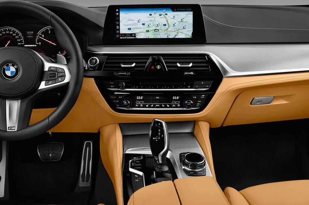 BMW 5 Series (Baujahr 2018) - 4 Türen Mittelkonsole