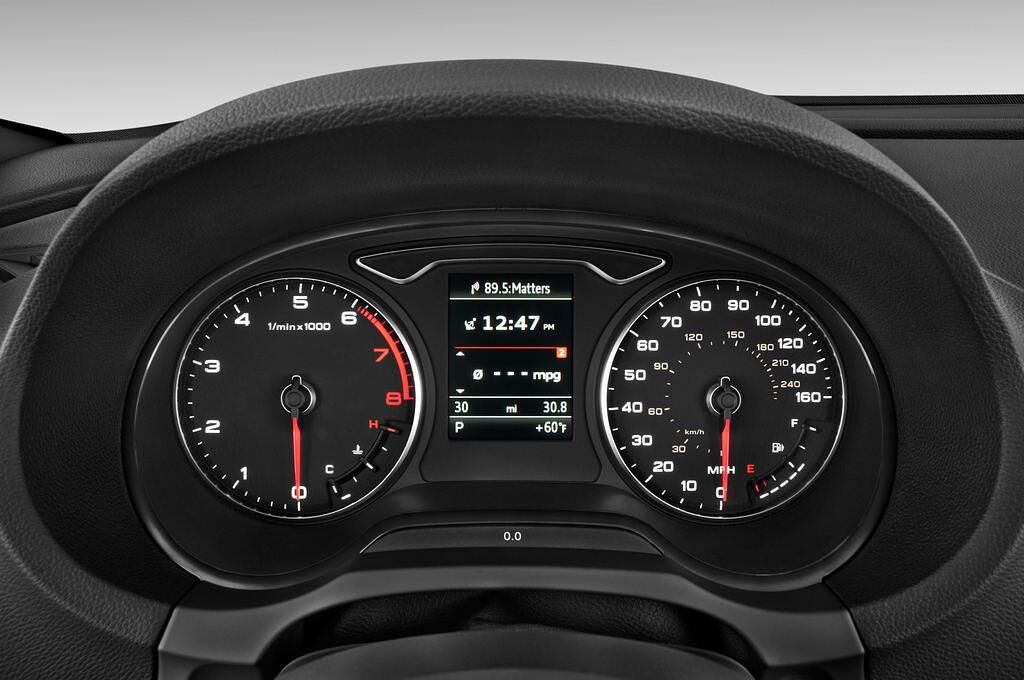 Audi A3 (Baujahr 2015) 1.8 Tfsi S Tronic Attraction 2 Türen Tacho und Fahrerinstrumente