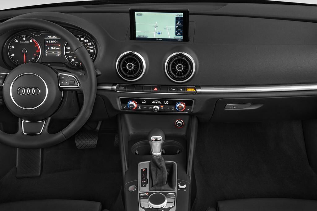 Audi A3 (Baujahr 2015) 1.8 Tfsi S Tronic Attraction 2 Türen Mittelkonsole