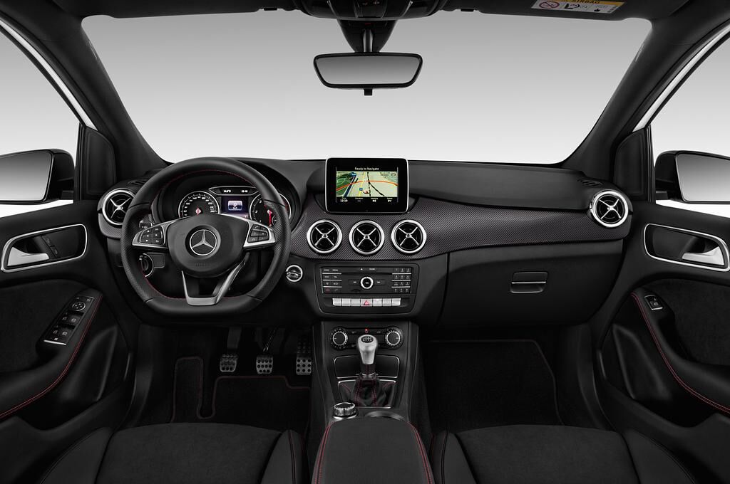 Mercedes B Class Sports Tourer (Baujahr 2018) - 5 Türen Cockpit und Innenraum