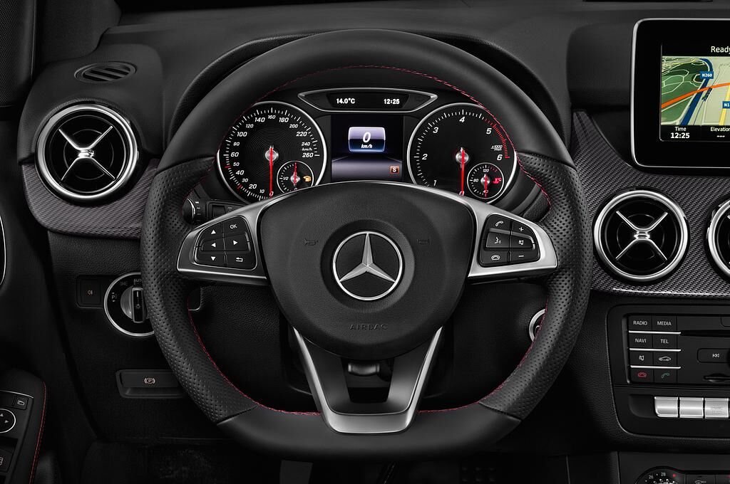 Mercedes B Class Sports Tourer (Baujahr 2018) - 5 Türen Lenkrad
