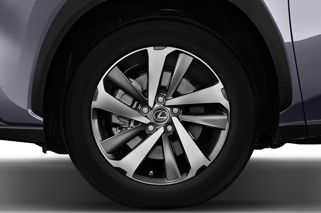 Lexus NX (Baujahr 2018) Executive Line 5 Türen Reifen und Felge