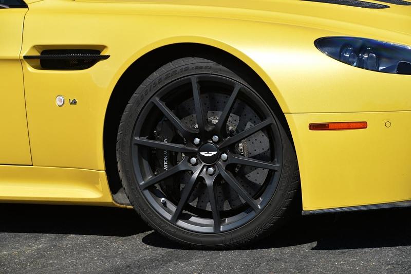 Aston Martin V12 Vantage S