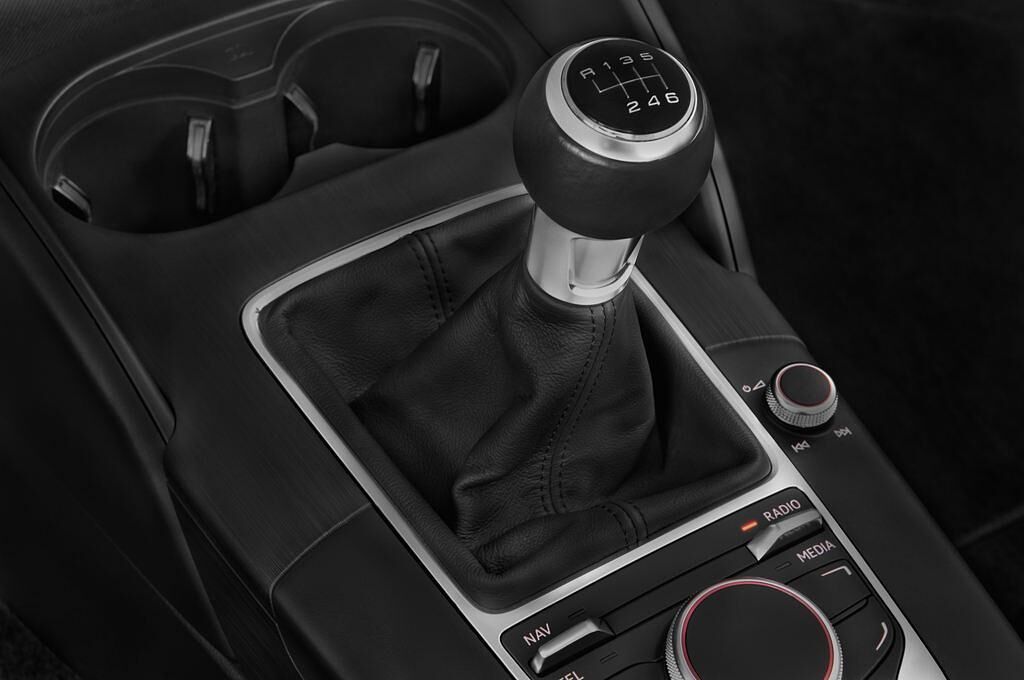 Audi A3 (Baujahr 2015) Ambition 2 Türen Schalthebel