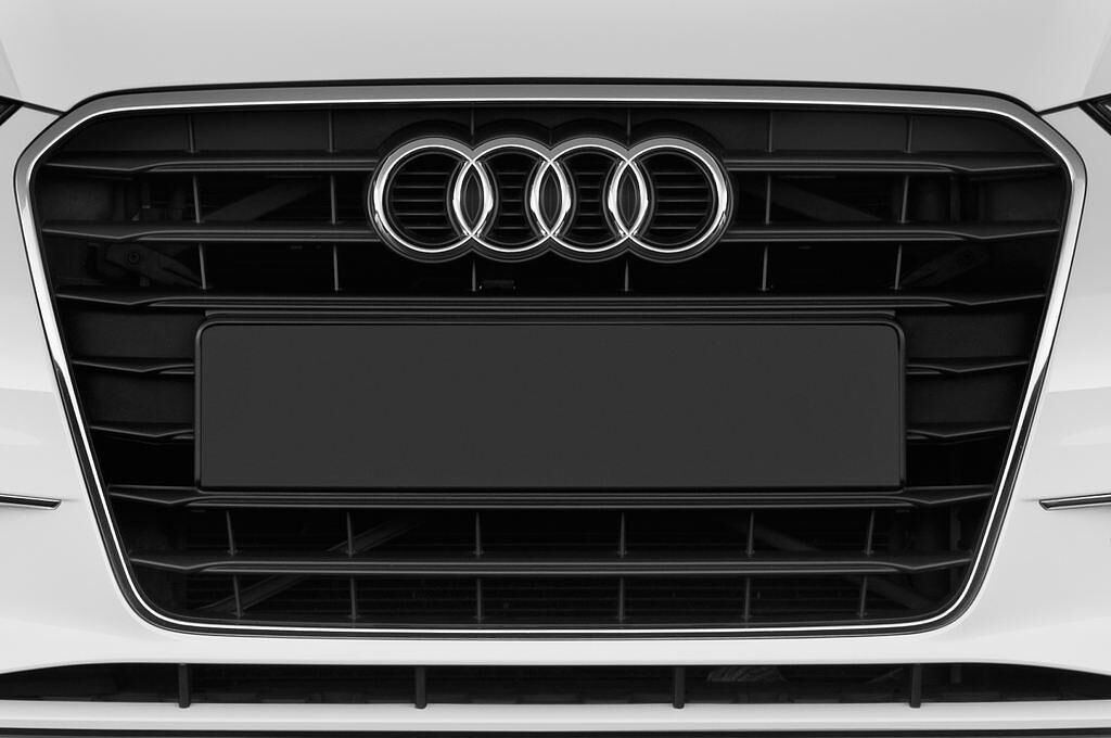 Audi A3 (Baujahr 2015) Ambition 2 Türen Kühlergrill und Scheinwerfer