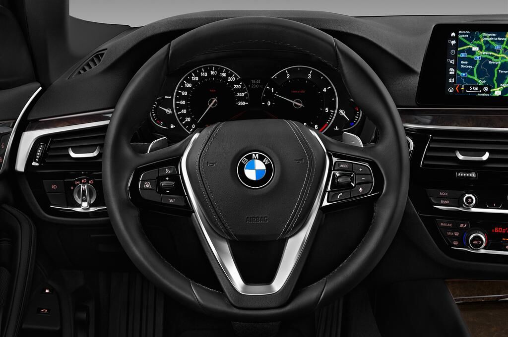 BMW 5 Series (Baujahr 2018) Sport 4 Türen Lenkrad