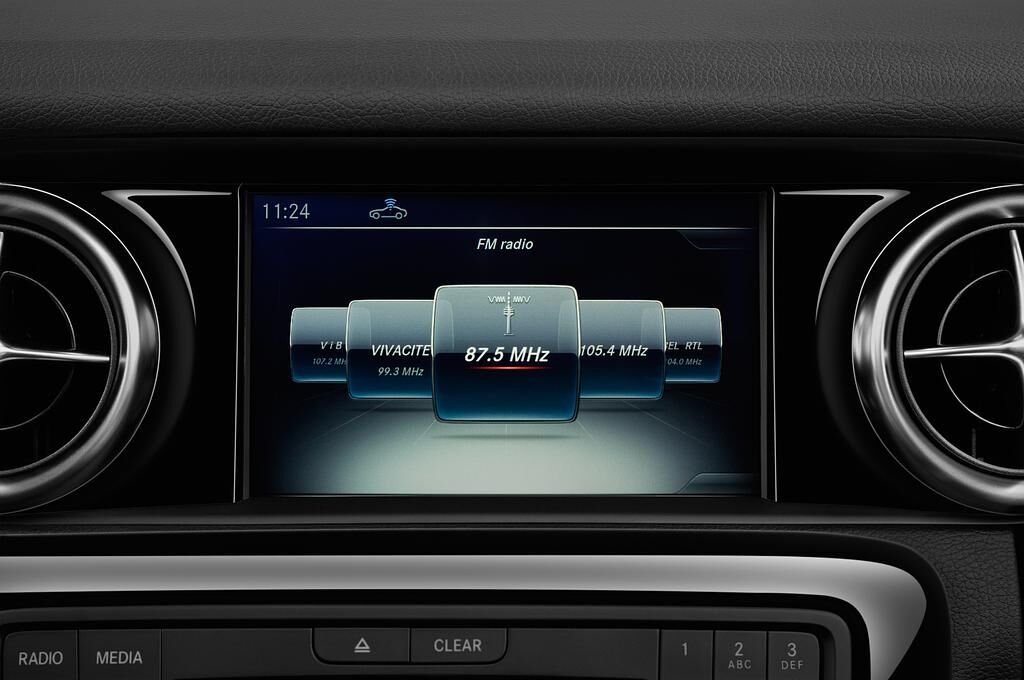 Mercedes SLC (Baujahr 2018) 180 2 Türen Radio und Infotainmentsystem