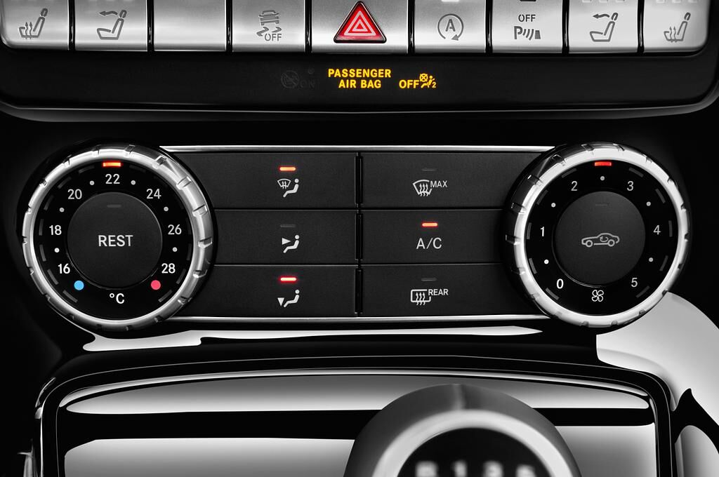 Mercedes SLC (Baujahr 2018) 180 2 Türen Temperatur und Klimaanlage