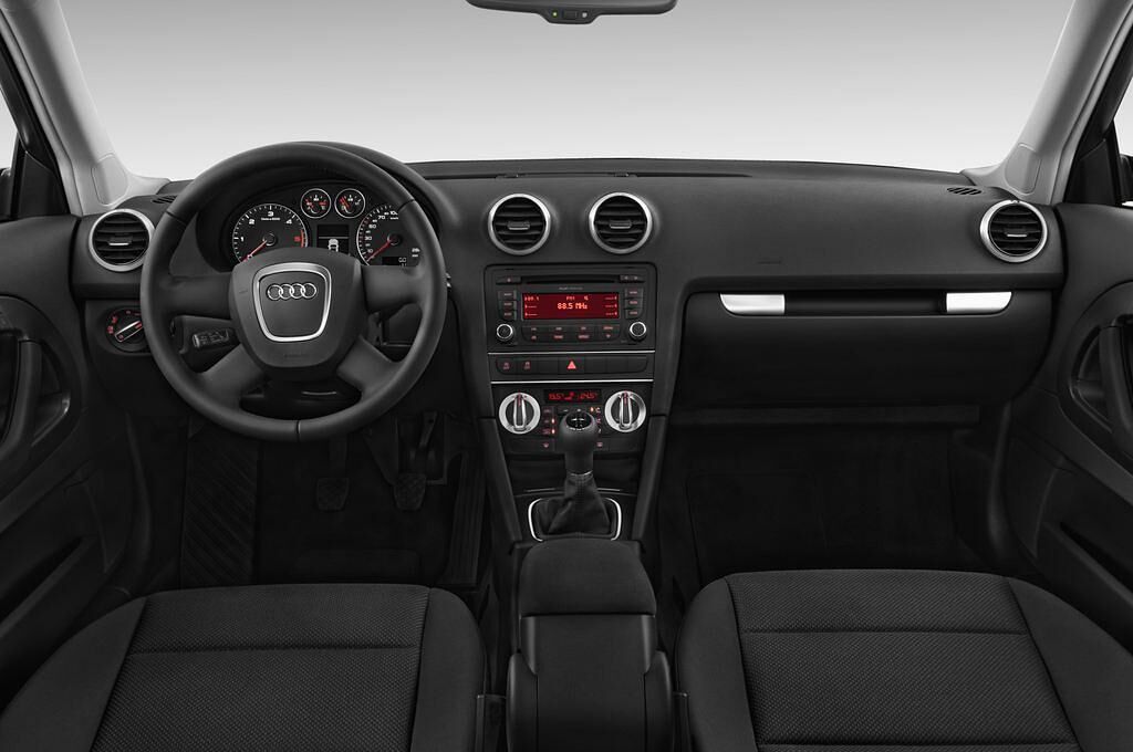 Audi A3 (Baujahr 2013) Ambition 3 Türen Cockpit und Innenraum