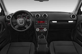 Audi A3 (Baujahr 2013) Ambition 3 Türen Cockpit und Innenraum