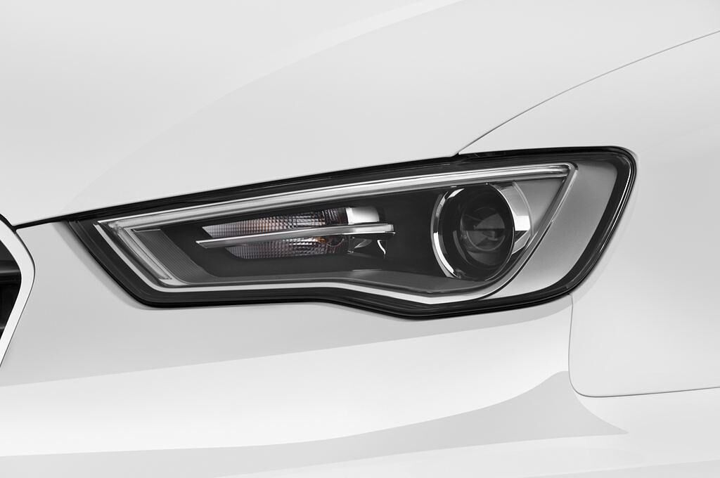 Audi A3 (Baujahr 2015) Ambition 2 Türen Scheinwerfer