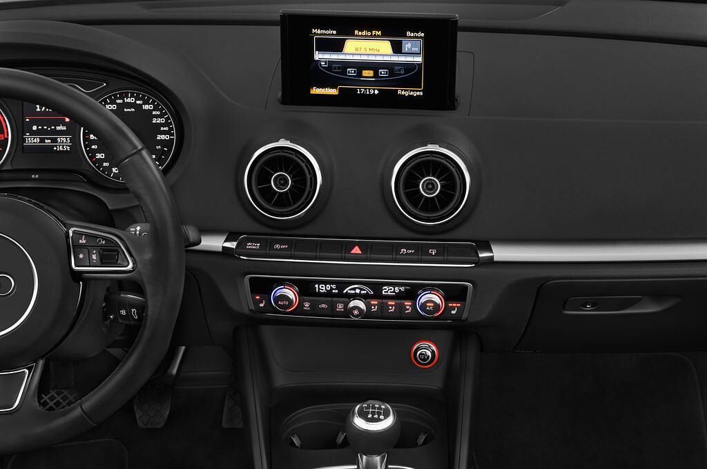 Audi A3 (Baujahr 2015) Ambition 2 Türen Mittelkonsole