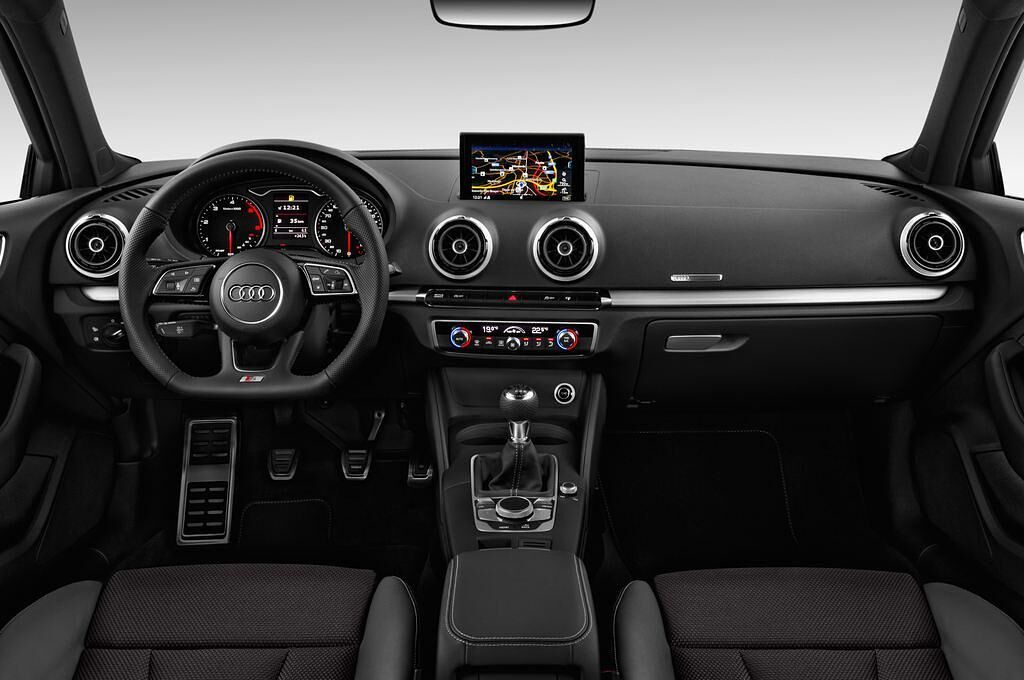 Audi A3 (Baujahr 2017) Sport 3 Türen Cockpit und Innenraum
