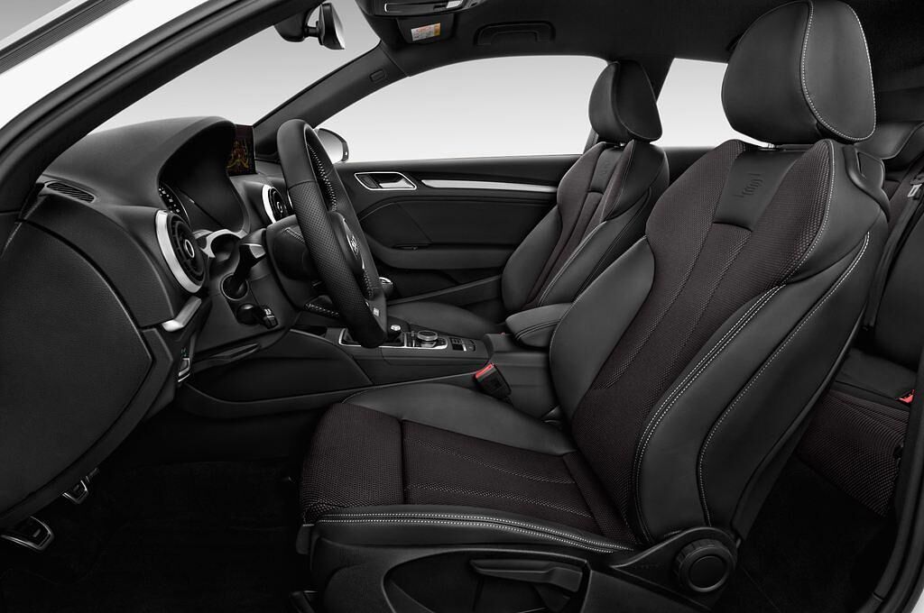 Audi A3 (Baujahr 2017) Sport 3 Türen Vordersitze