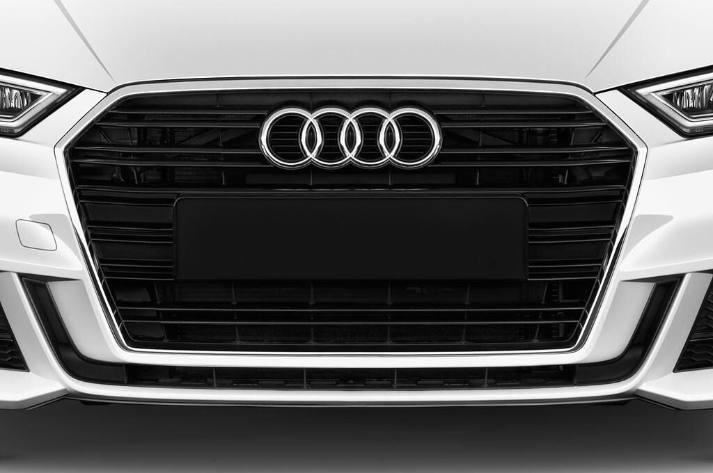 Audi A3 (Baujahr 2017) Sport 3 Türen Kühlergrill und Scheinwerfer