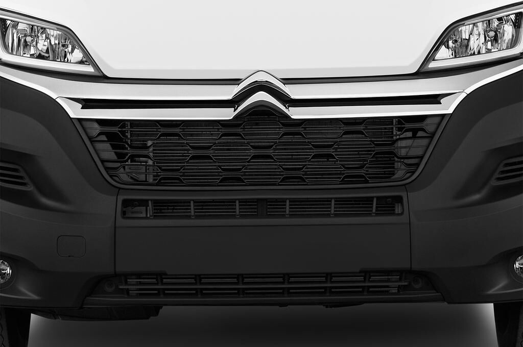 Citroen Jumper Combi (Baujahr 2018) Shine 4 Türen Kühlergrill und Scheinwerfer