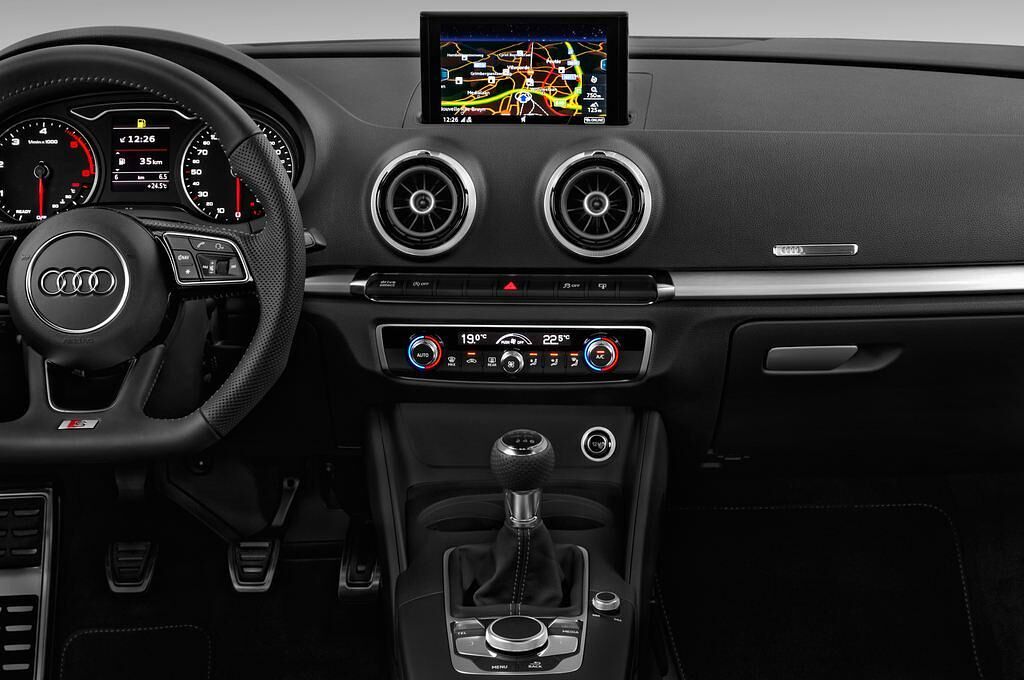 Audi A3 (Baujahr 2017) Sport 3 Türen Mittelkonsole