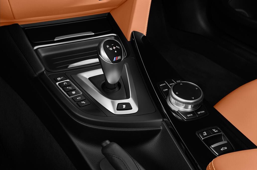 BMW M4 (Baujahr 2018) - 2 Türen Schalthebel