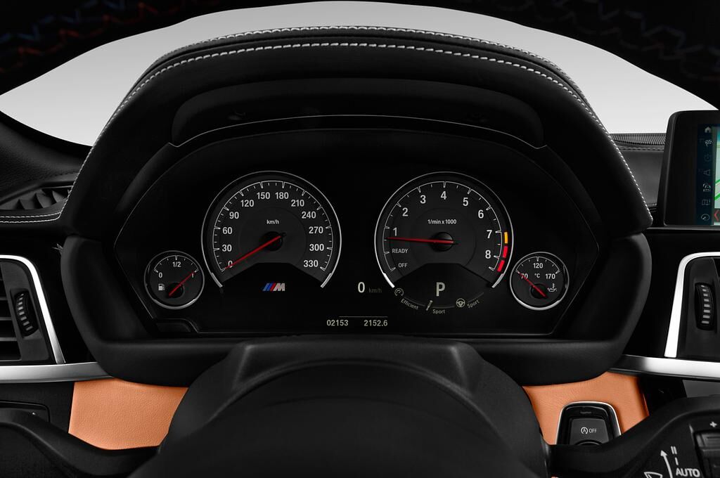 BMW M4 (Baujahr 2018) - 2 Türen Tacho und Fahrerinstrumente